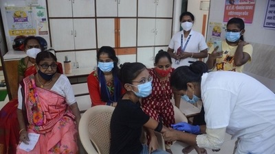 The total number of Covid-19 vaccine doses administered across India has now crossed 124 crore. (File Photo / HT) The total number of Covid-19 vaccine doses administered across India has now crossed 124 crore. (File Photo / HT)