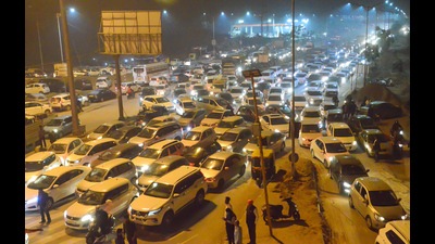 A massive traffic jam was witnessed on the Airport Road in Mohali after NRHM Employees Union and ETT teachers blocked the Ropar-Chandigarh National Highway at Desu Majra village in Kharar on Tuesday. (Gurtej Singh/HT)