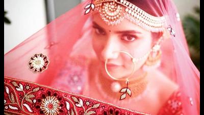 A bride sporting dress by Azzura by Monu Sial (Instagram) A bride sporting dress by Azzura by Monu Sial (Instagram)