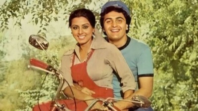 Neetu Kapoor shared an old photo with Rishi Kapoor.