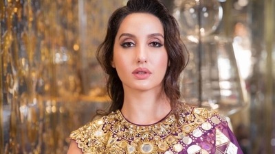 Nora Fatehi looks divine in sheer saree and unmissable blouse, fans say stop being so gorgeous Nora Fatehi looks divine in sheer saree and unmissable blouse, fans say stop being so gorgeous