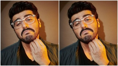 Decked up in a black tee shirt, Arjun posed for the pictures. (Instagram/@arjunkapoor)