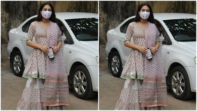 Sara Ali Khan decked up in a white printed kurta and a long skirt set and teamed it with a cotton dupatta. (HT Photos/Varinder Chawla)