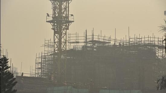 A heavily smog engulfed view of a construction near Parliament House in New Delhi. (Sanjeev Verma/HT PHOTO)