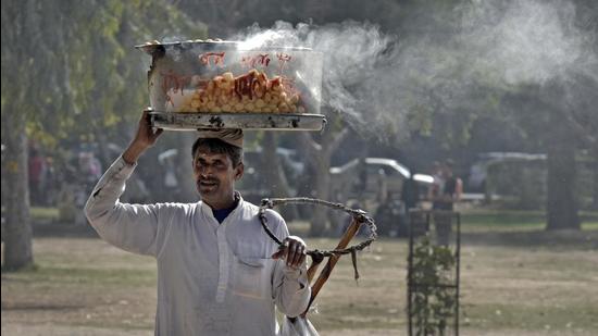 According to EDMC officials, registered street food vendors will go through four-five days of counselling sessions where they will get clarity on their competencies, aptitude, interests, opportunities, and structure of the itinerary. (HT Archive)