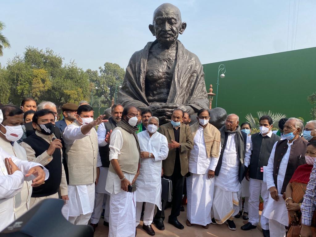 Opposition parties protest at Gandhi statue. (HT_PHOTO) Opposition parties protest at Gandhi statue. (HT_PHOTO)