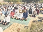 Muslims offer namaz at Hero Honda Chowk in Gurugram (Vipin Kumar/HT PHOTO) Muslims offer namaz at Hero Honda Chowk in Gurugram (Vipin Kumar/HT PHOTO)