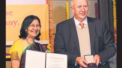 Professor Savita Kelkar (left), head of the German language department and first woman-life member of the Deccan Education Society, was awarded the Order of Merit of the Federal Republic of Germany in the presence of the consul general of the Federal Republic of Germany, Jürgen Morhard. (RAVINDRA JOSHI/HT) Professor Savita Kelkar (left), head of the German language department and first woman-life member of the Deccan Education Society, was awarded the Order of Merit of the Federal Republic of Germany in the presence of the consul general of the Federal Republic of Germany, Jürgen Morhard. (RAVINDRA JOSHI/HT)