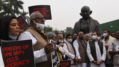 Opposition leaders take part in a protest on Wednesday. (Arvind Yadav/HT Photo)
