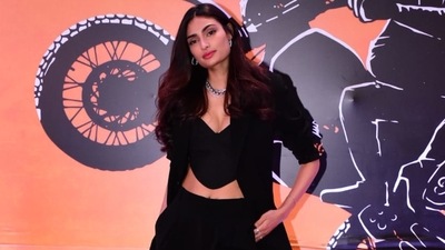 Ahan's sister, actress Athiya Shetty, also checked into the screening dressed in all black. (Varinder Chawla) Ahan's sister, actress Athiya Shetty, also checked into the screening dressed in all black. (Varinder Chawla)