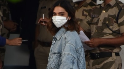 Deepika Padukone proves she is the Queen of classy looks in ₹50k denim jacket-pants set (HT Photo/Varinder Chawla) Deepika Padukone proves she is the Queen of classy looks in ₹50k denim jacket-pants set (HT Photo/Varinder Chawla)