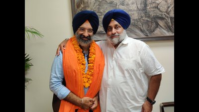Besides the DSGMC president, Manjinder Singh Sirsa was also a member of the top decision-making body of SAD. Besides the DSGMC president, Manjinder Singh Sirsa was also a member of the top decision-making body of SAD.