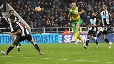 10-man Newcastle held 1-1 by Norwich, denied 1st win in Premier League (TWITTER/EPL)