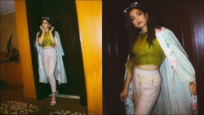 Wearing a dab of pink lipstick, Rashmika amplified the glam quotient with rosy blushed and highlighted cheeks, kohl-lined eyes with black eyeliner streaks, mascara-laden eyelashes and filled-in eyebrows. Rashmika Mandanna was styled by stylist and creative director Stacey Cardoz. (Instagram/rashmika_mandanna)