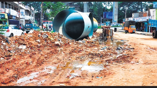 During the assembly session in September, CM Basavaraj Bommai had said that <span class='webrupee'>₹</span>20,060 crore have been spent on road-related works in the city. (HT Photo)