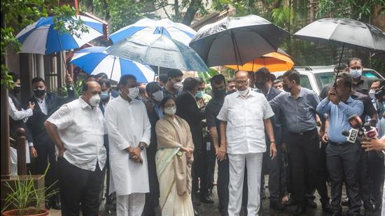 West Bengal chief minister Mamata Banerjee arrives to meet Nationalist Congress Party chief Sharad Pawar at his Silver Oak residence in Mumbai on Wednesday. (Pratik Chorge)