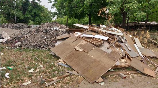 Under the Chandigarh Construction and Demolition Waste Management Policy, dumping of malba at public or non-designated places will invite a heavy penalty. (HT File Photo)