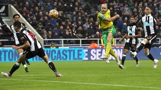 10-man Newcastle held 1-1 by Norwich, denied 1st win in Premier League(TWITTER/EPL)