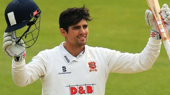 Alastair Cook signs two-year contract extension with Essex(TWITTER)