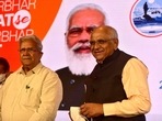 Bhupendrabhai Patel,CM of Gujarat (R)interact with and Kanubhai Desai, State Minister of Finance, Energy and Petrochemicals(L), during the curtain raiser of 10th edition of the Vibrant Gujarat Global Summit 2022 Roadshow, at Taj Colaba in Mumbai(Anshuman Poyrekar/Hindustan Times) Bhupendrabhai Patel,CM of Gujarat (R)interact with and Kanubhai Desai, State Minister of Finance, Energy and Petrochemicals(L), during the curtain raiser of 10th edition of the Vibrant Gujarat Global Summit 2022 Roadshow, at Taj Colaba in Mumbai(Anshuman Poyrekar/Hindustan Times)