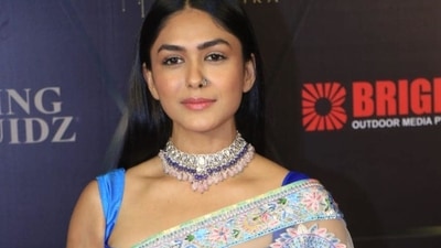 Mrunal Thakur seen in a saree at the event. Her upcoming movie is Jersey with Shahid Kapoor. Mrunal Thakur seen in a saree at the event. Her upcoming movie is Jersey with Shahid Kapoor.