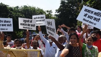 An earlier photo of residents of Sector 47 protesting against the Friday namaz offered at HUDA ground in Gurugram. (Vipin Kumar /HT PHOTO) An earlier photo of residents of Sector 47 protesting against the Friday namaz offered at HUDA ground in Gurugram. (Vipin Kumar /HT PHOTO)