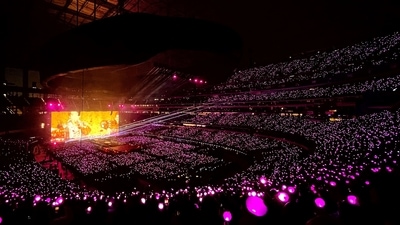 A purple hue of ARMY bombs at the Los Angeles concert. (Twitter/@bts_bighit) A purple hue of ARMY bombs at the Los Angeles concert. (Twitter/@bts_bighit)