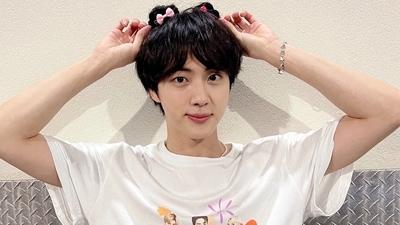BTS' Jin gave a glimpse of himself and tweeted a picture. He wrote, "Cute?" (Twitter/@BTS_twt) BTS' Jin gave a glimpse of himself and tweeted a picture. He wrote, "Cute?" (Twitter/@BTS_twt)