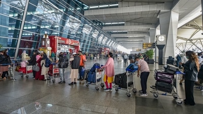 Passengers who arrived at the Indira Gandhi International Airport from ‘at risk’ countries complained of long lines, crowded lounges, unclear instructions and costly Covid tests. (PTI) Passengers who arrived at the Indira Gandhi International Airport from ‘at risk’ countries complained of long lines, crowded lounges, unclear instructions and costly Covid tests. (PTI)