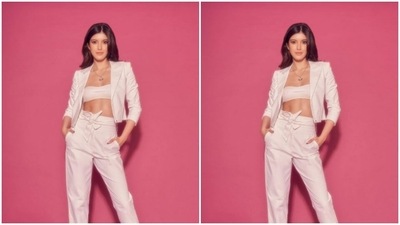 Shanaya paired a white tube top with a pair of white high-waisted trousers with a tie-up detail in the front. (Instagram/@shanayakapoor02)