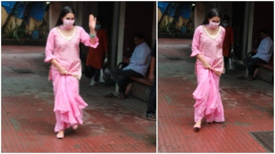 Sara Ali Khan flaunted her healthy skin and decided to step out without wearing any makeup.(HT Photo/Varinder Chawla)