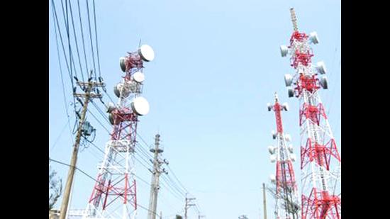 A mobile tower situated atop a shop in the residential area of Nayagaon, Mohali, caught fire on Thursday evening. (HT File Photo/ Representational image)