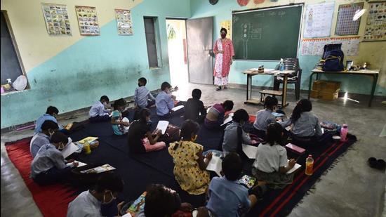 In Gurugram, many private schools resumed offline classes on Monday, though the overall attendance was very low. (Vipin Kumar/HT PHOTO)