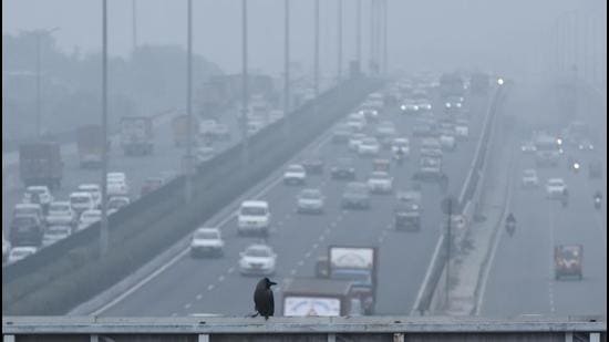 In Gurugram, only the Gwal Pahari weather station recorded the AQI in the ‘severe’ zone on Thursday. (Vipin Kumar/HT PHOTO) In Gurugram, only the Gwal Pahari weather station recorded the AQI in the ‘severe’ zone on Thursday. (Vipin Kumar/HT PHOTO)