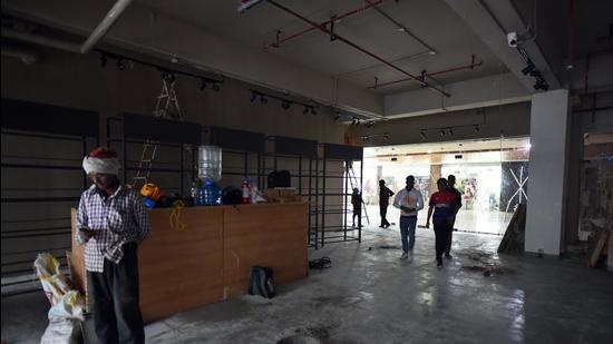 A private liquor store being revamped at Saket, in New Delhi. (HT Photo)