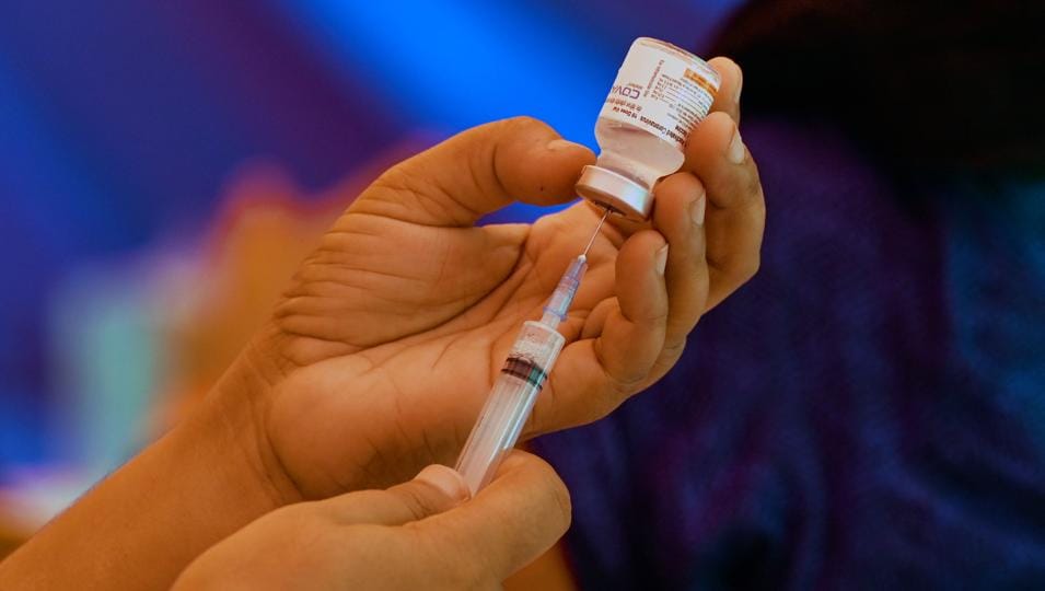 The Centre said that both patients with Omicron Covid-19 variant in India have mild symptoms. (AFP PHOTO.)