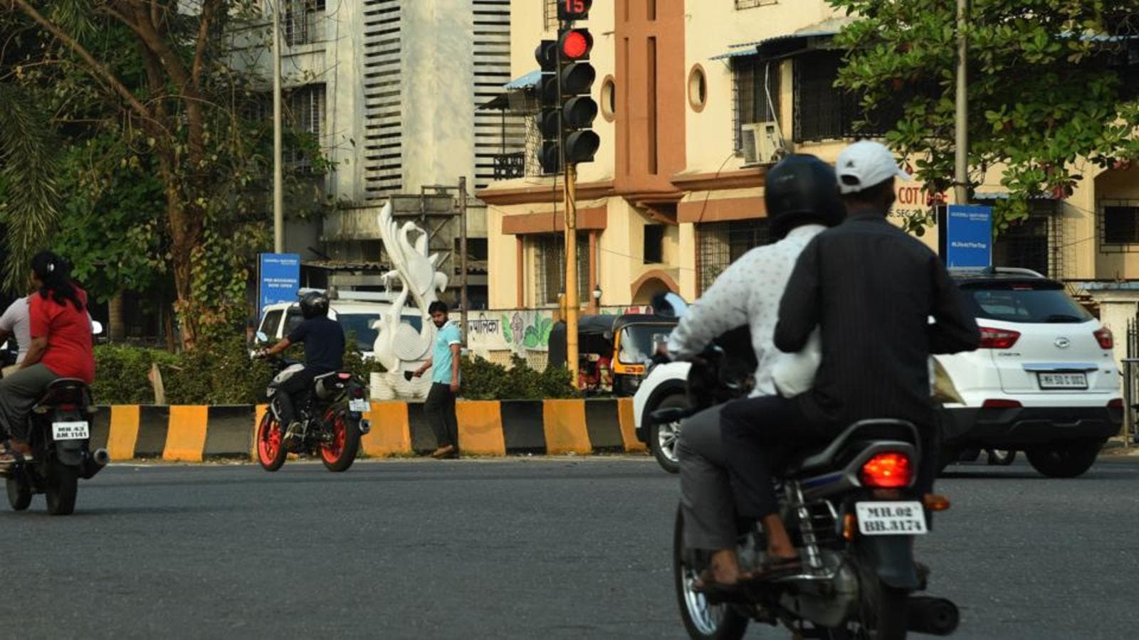 Navi Mumbai civic body installs traffic signals with Marathi countdown timer