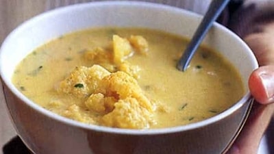 Winter is the season of cauliflowers. This vegetable is high in nutrients such as protein, carbohydrates, fibre, different types of vitamins, calcium, magnesium, sodiumj, potassium and phosphorus. Low in calories, cauliflower soup is tasty and satiating. 