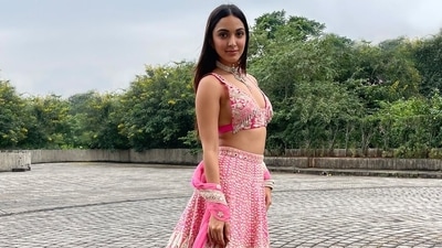 Kiara Advani stuns in  ₹3 lakh backless raspberry pink organza lehenga set (Instagram/arpitamehtaofficial)
