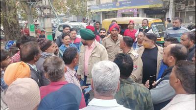 The protesting vendors stated that they have, for long, been submitting monthly fees to the Municipal Corporation (MC) to set up their stalls on the site (Representative Image/HT File)