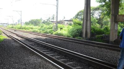 Gurukaran Singh, SP of Hoshangabad district in Madhya Pradesh, said the man’s two brothers tried to alert the man to the approaching train on the rail trck but he was too stunned by the grief of losing his younger son (HT File Photo/Bachchan Kumar)