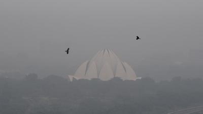 The Lotus Temple shrouded in a haze on Friday. (Amal KS/HT) The Lotus Temple shrouded in a haze on Friday. (Amal KS/HT)