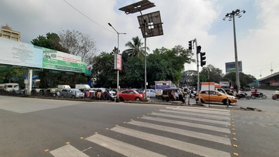 Duration of traffic signals at various time slots has been tweaked in Thane to ease congestion. (PRAFUL GANGURDE/HT PHOTO) Duration of traffic signals at various time slots has been tweaked in Thane to ease congestion. (PRAFUL GANGURDE/HT PHOTO)