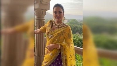 Esha Gupta posed in front of a picturesque location somewhere in Jaipur as the sun sets in the backdrop. (Instagram/@egupta) Esha Gupta posed in front of a picturesque location somewhere in Jaipur as the sun sets in the backdrop. (Instagram/@egupta)