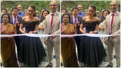 Karisma inaugurated the new store of De Beers Forevermark with other delegates. (Instagram/@therealkarismakapoor)