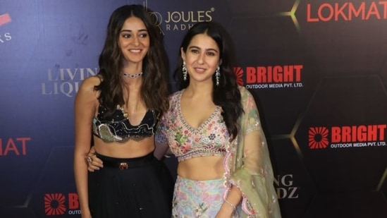 &nbsp;Actor Sara Ali Khan holds actor Ananya Panday as they pose for a picture together at Lokmat Most Stylish Awards 2021. (Varinder Chawla)