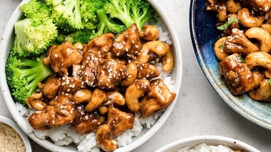 Craving takeout-style sticky cashew chicken? Try this homemade recipe(Instagram/sara.haven)