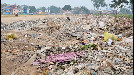 Domestic waste and malba piling up on a ground at Sector 40, Chandigarh, present a picture of civic apathy. (Gurtej Singh/HT)
