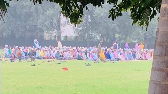 Noida police issues notice to imam for organizing Friday prayers in park