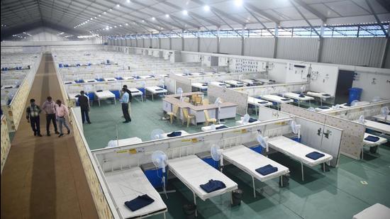 BMC readies a dedicated jumbo Covid-19 hospital of 21,150-bed capacity amid fears of a third wave due to the new variant Omicron, at Malad, in Mumbai, December 01 (HT PHOTO)